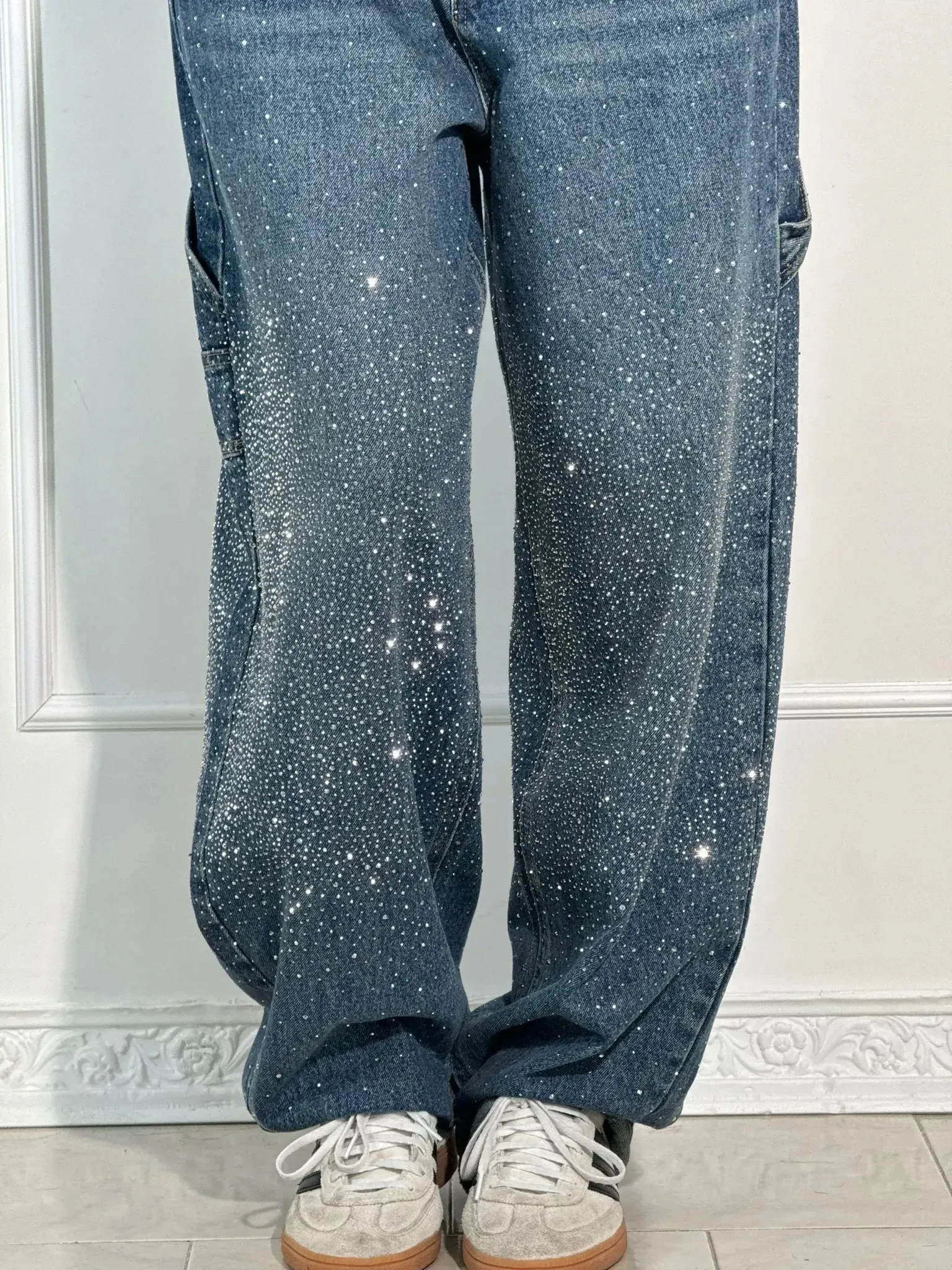 Rivella – Sparkling embellishments – Relaxed-fit jeans